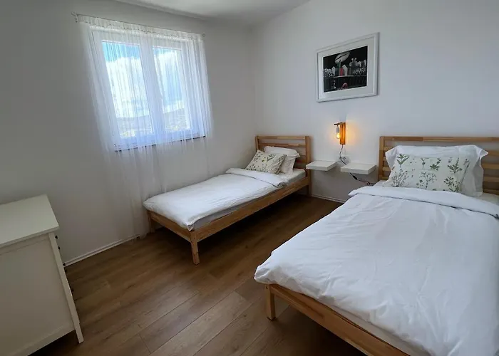 Velim - Stunning View & Heated Private Pool