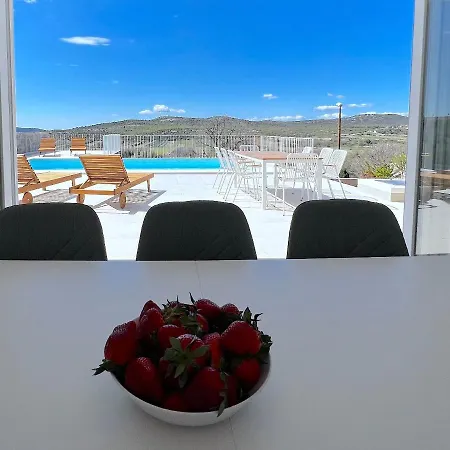 Velim - Stunning View & Heated Private Pool Villa *
