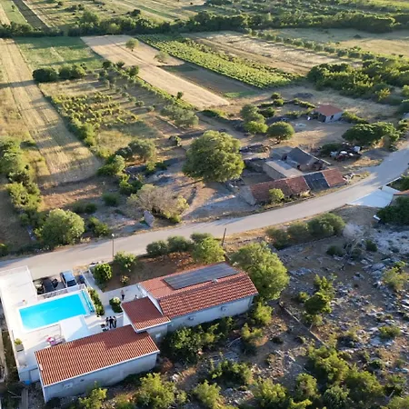 Velim - Stunning View & Heated Private Pool 빌라 *