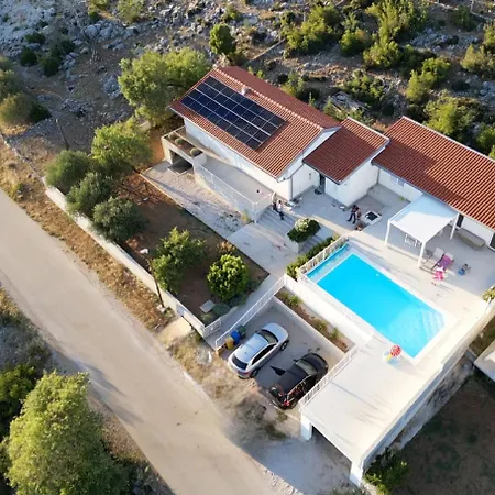 Villa Velim - Stunning View & Heated Private Pool Stankovci (Zadar)