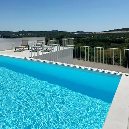 빌라 Velim - Stunning View & Heated Private Pool *