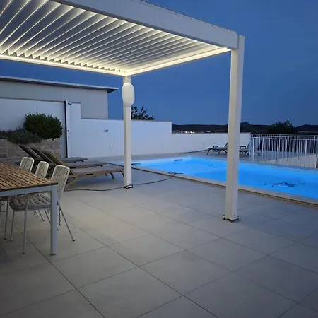 Velim - Stunning View & Heated Private Pool 빌라 *
