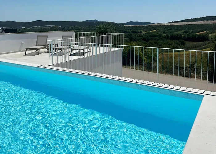 빌라 Velim - Stunning View & Heated Private Pool *